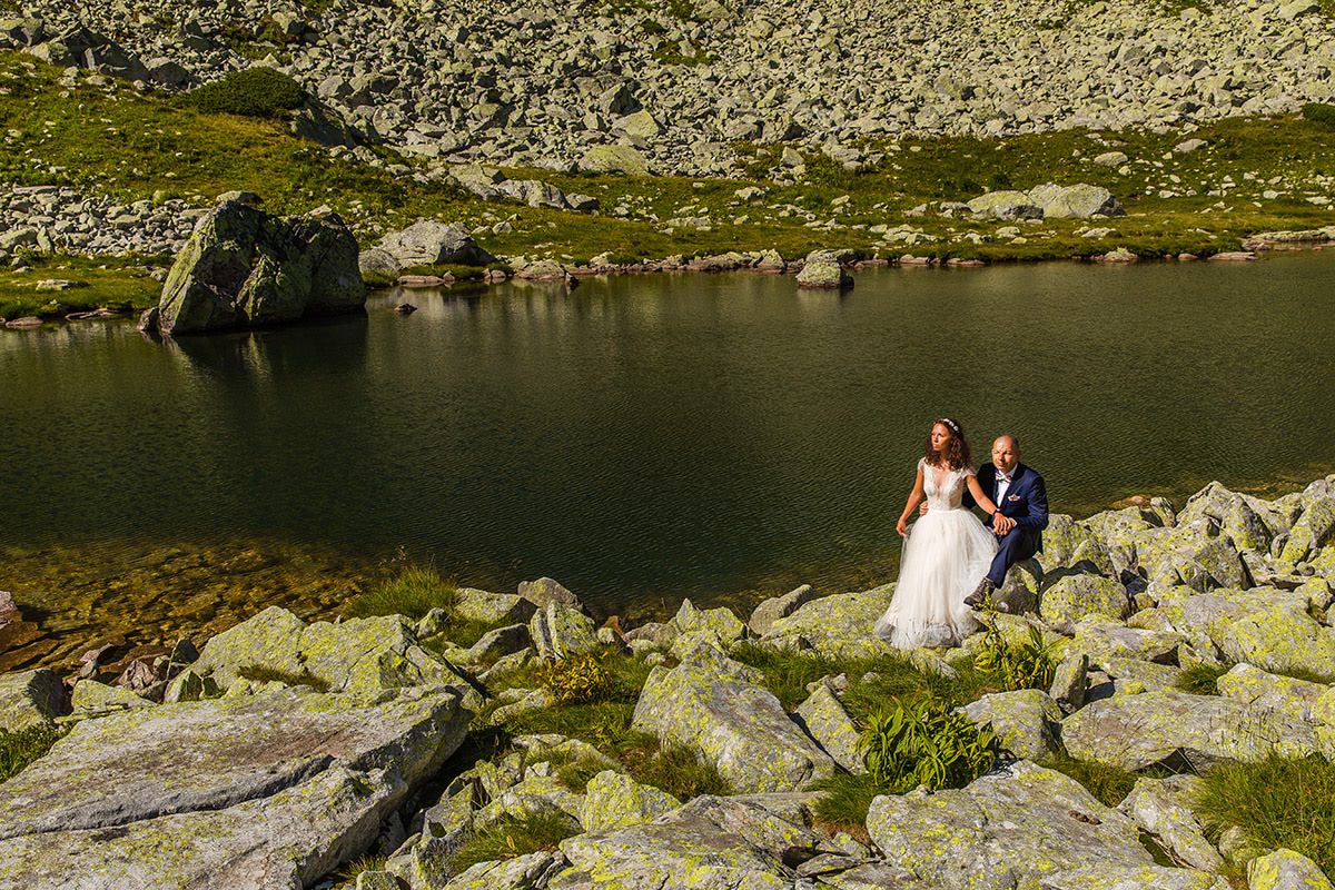 Sedinta foto dupa nunta la altitudinea de 2.040 m cu Pusa si Foca