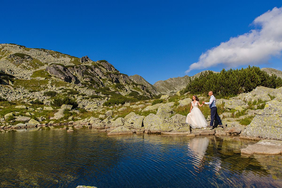 Sedinta foto dupa nunta la altitudinea de 2.040 m cu Pusa si Foca